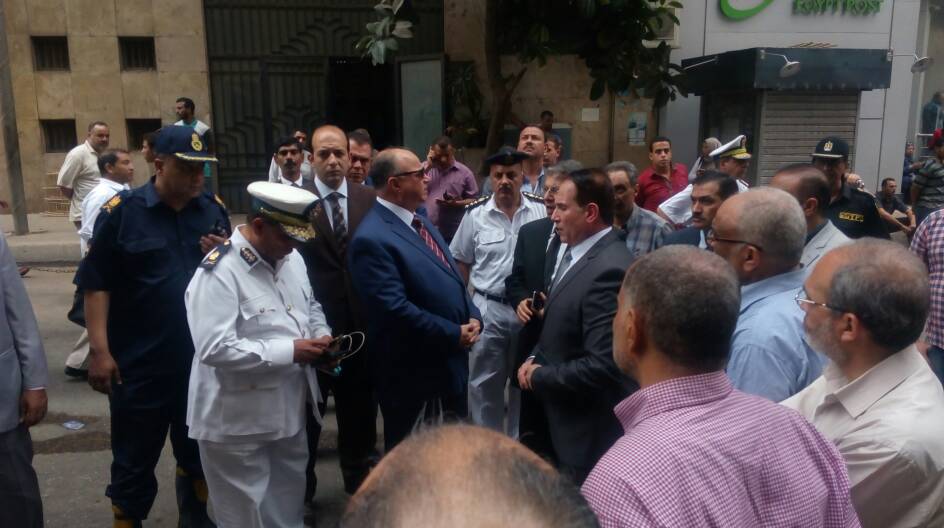 وصول مدير أمن القاهرة لمكان حريق مكتب تأمينات الألفى  (2)