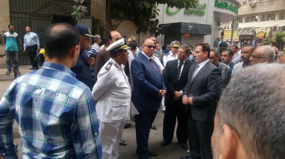 وصول مدير أمن القاهرة لمكان حريق مكتب تأمينات الألفى  (3)