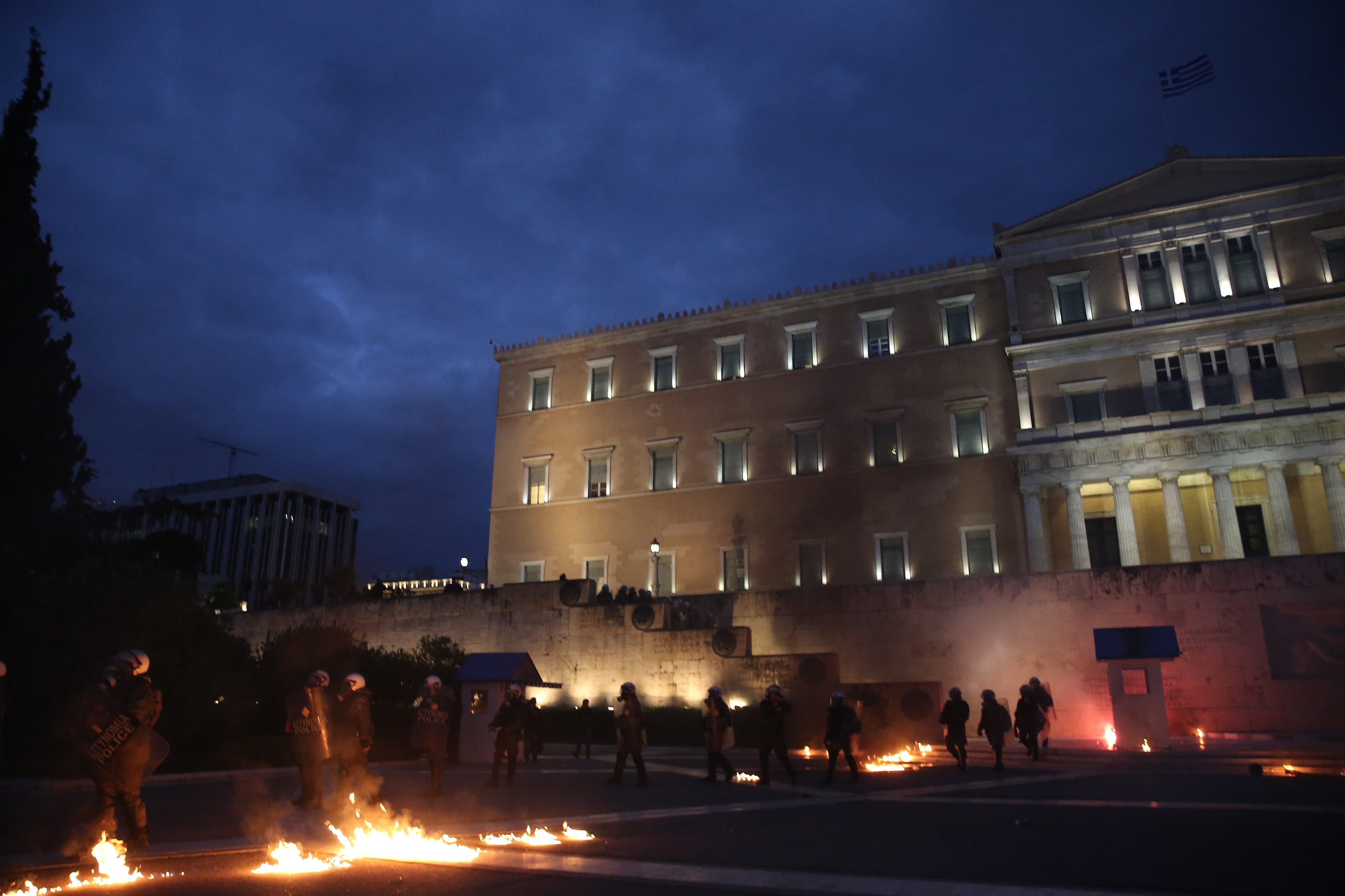 مظاهرات ضد حزمة تدابير جديدة للتقشف فى اليونان