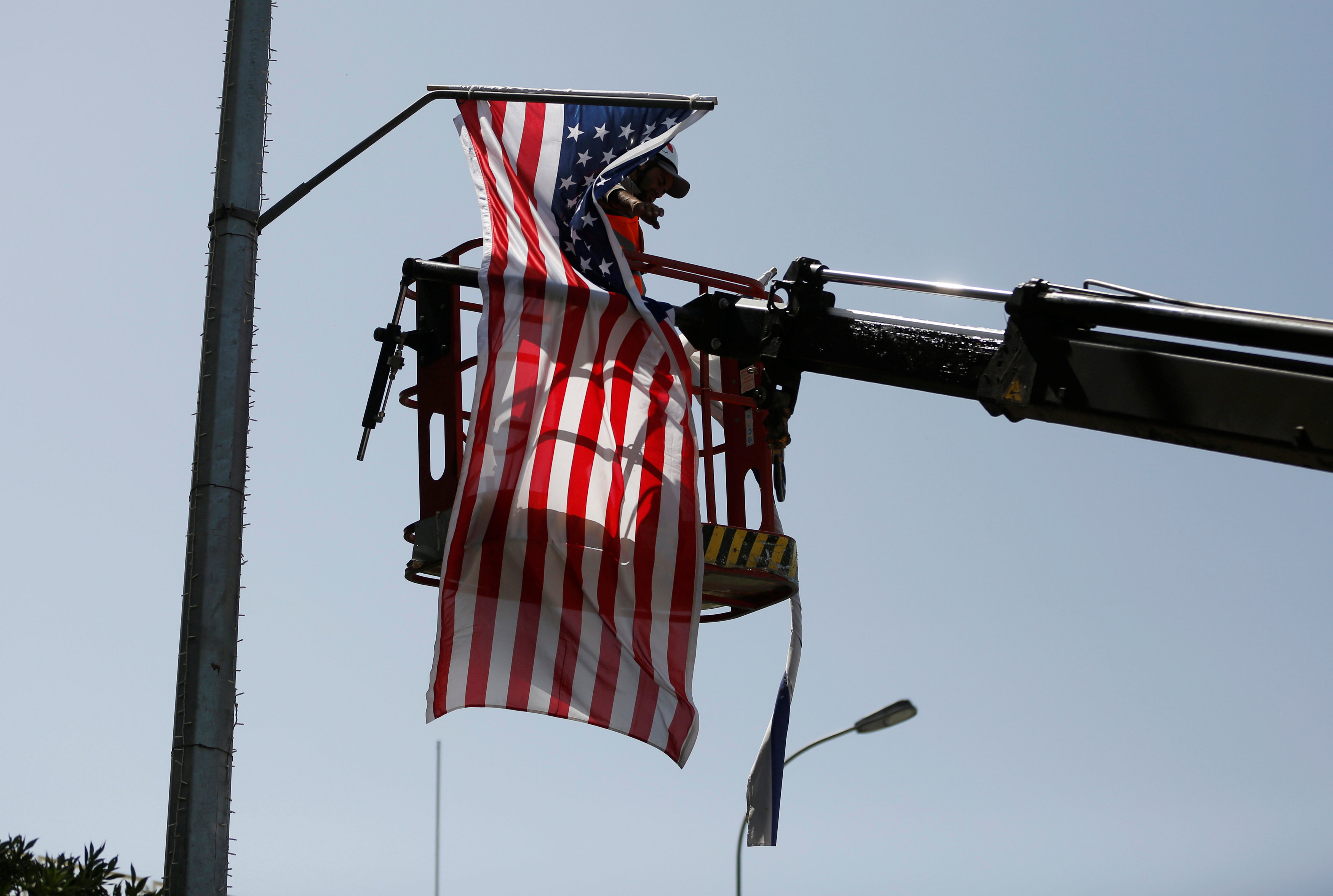 رفع العلم الامريكى