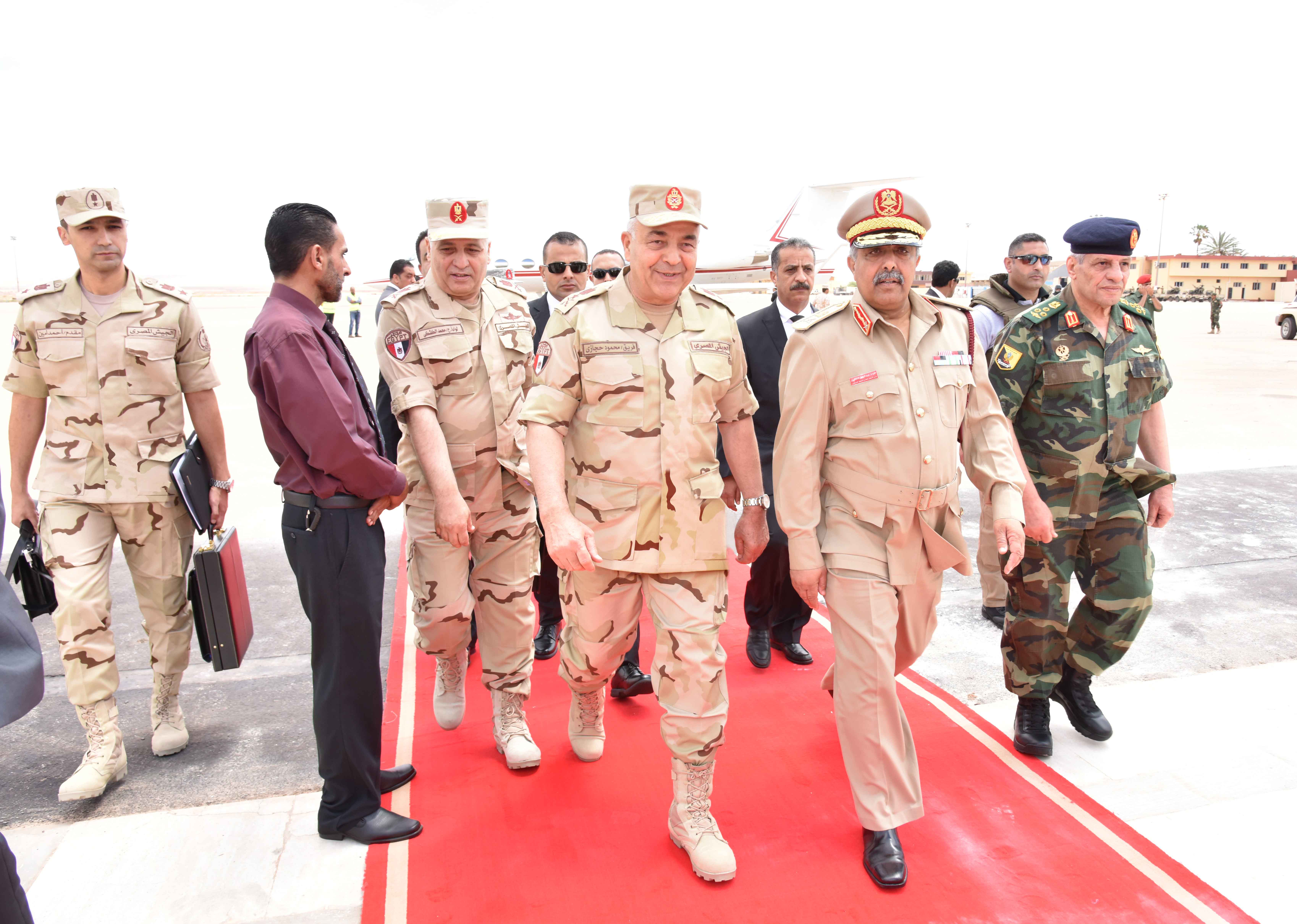 رئيس الأركان يشارك فى احتفال الجيش الليبى (1)