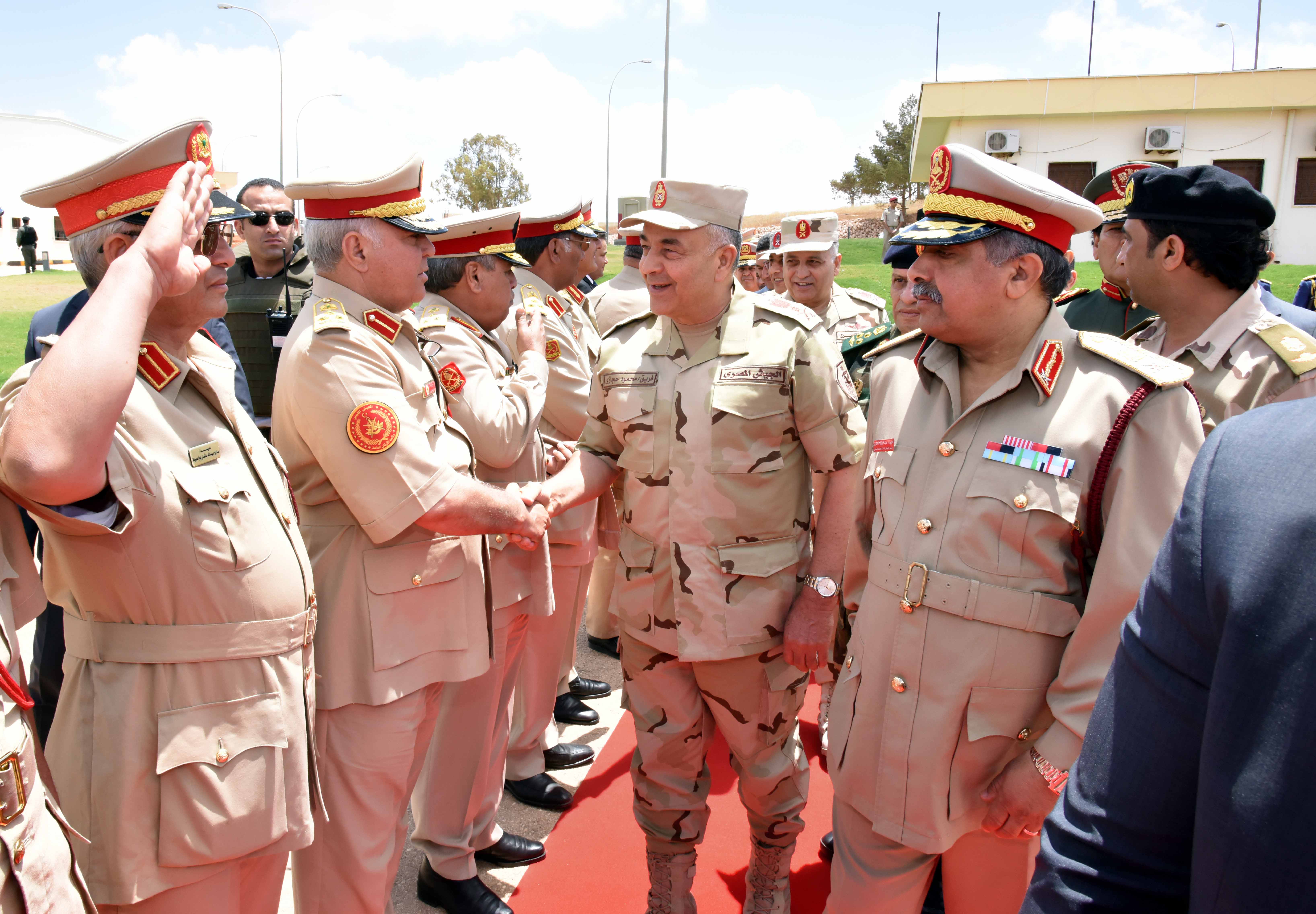 رئيس الأركان يشارك فى احتفال الجيش الليبى (2)