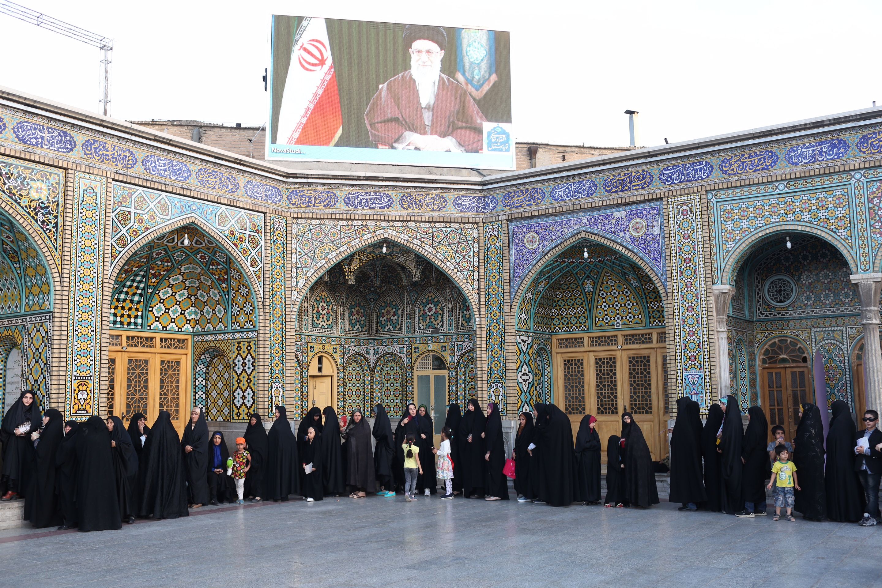 طوابير النساء في الانتخابات الرئاسية الايرانية