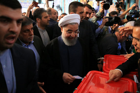 الرئيس  روحانى يدلى بصوته