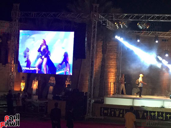 البروفة الغنائية لشقيقة رونالدو قبل حفل افتتاح أكوا بارك بشرم الشيخ (1)