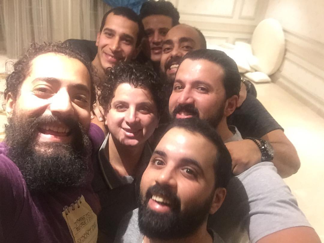 عمر مالك مع اصدقائه (2)