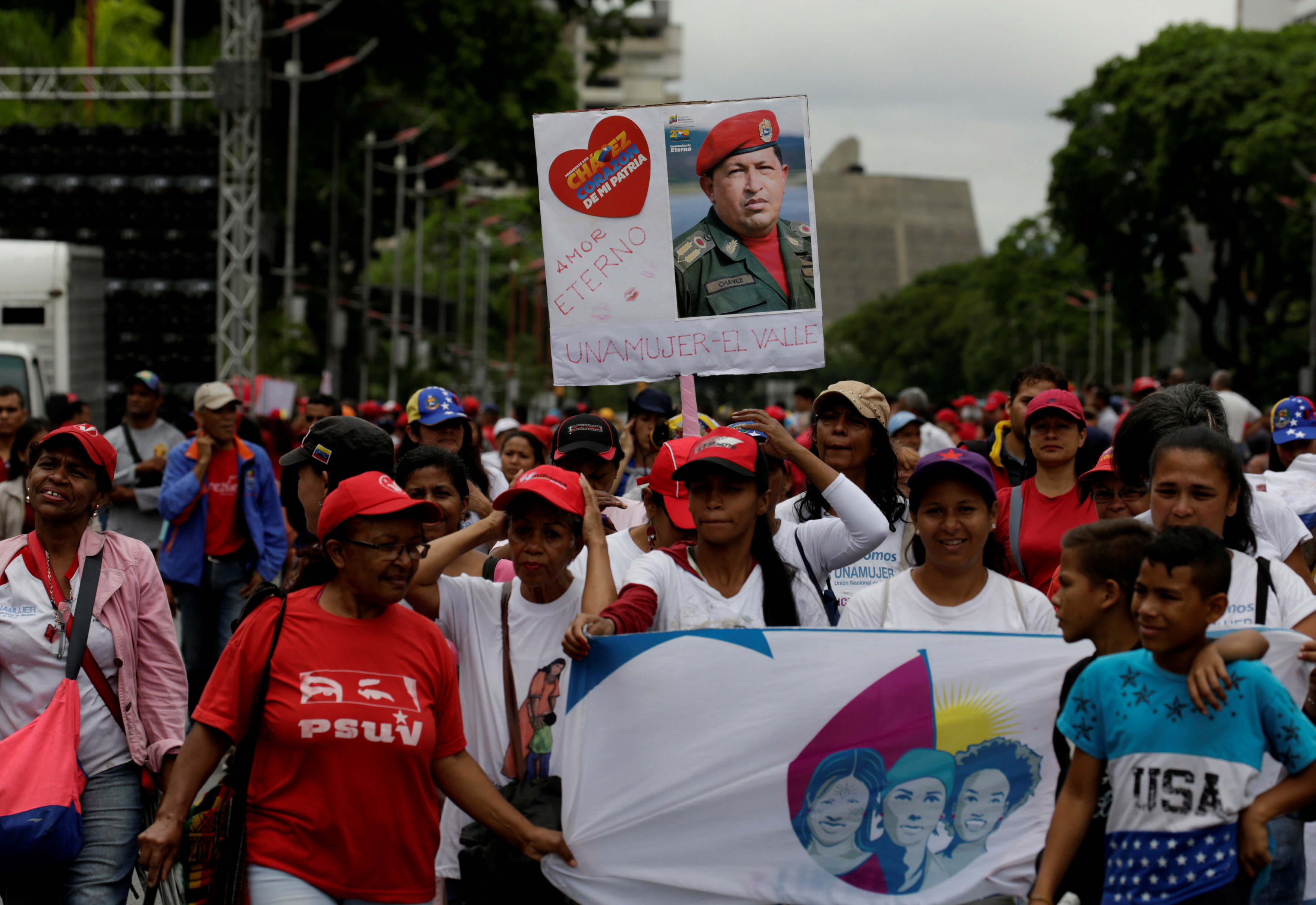 حشود من أنصار الرئيس الفنزويلى
