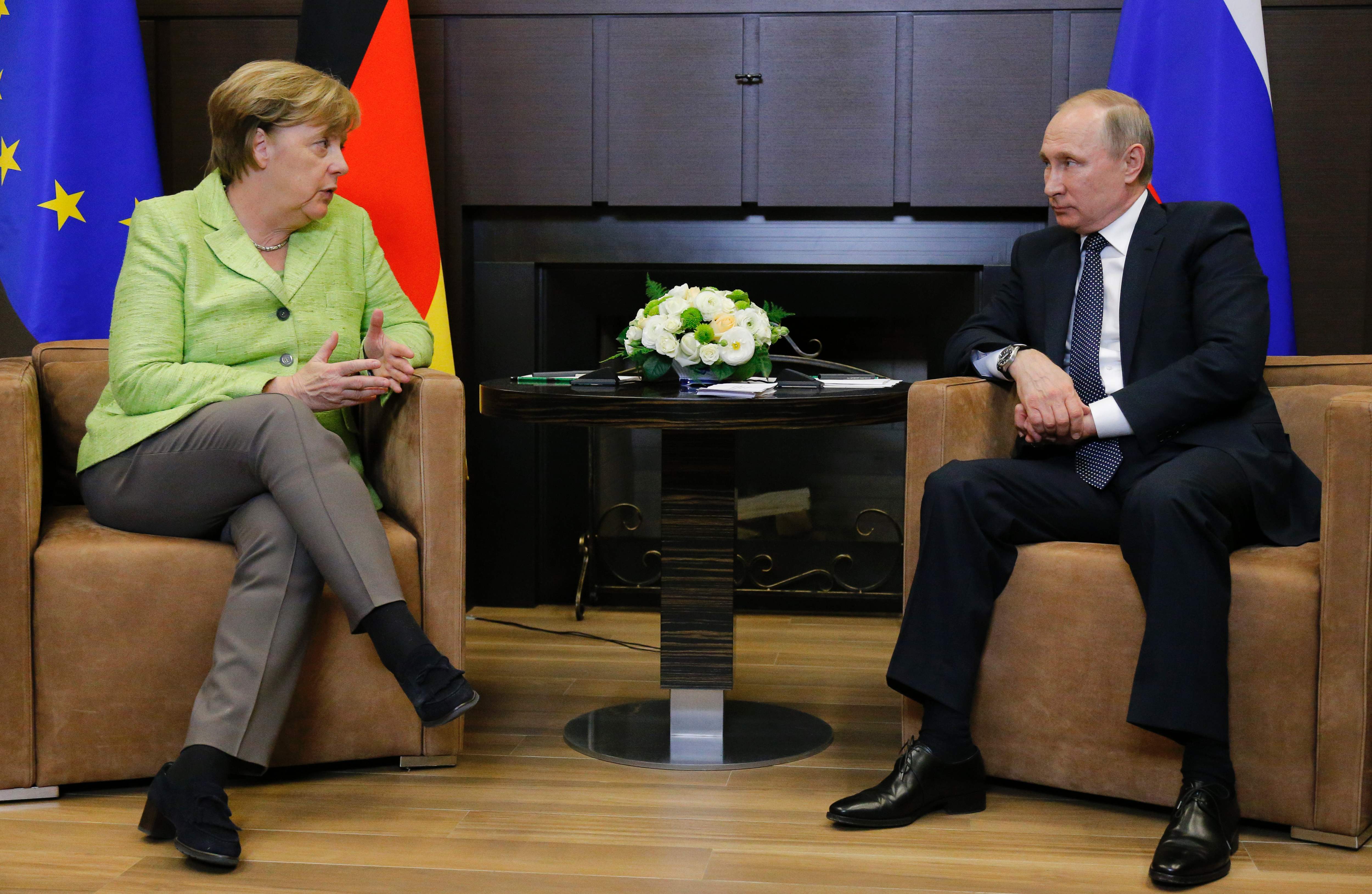 لقاء بوتين وميركل