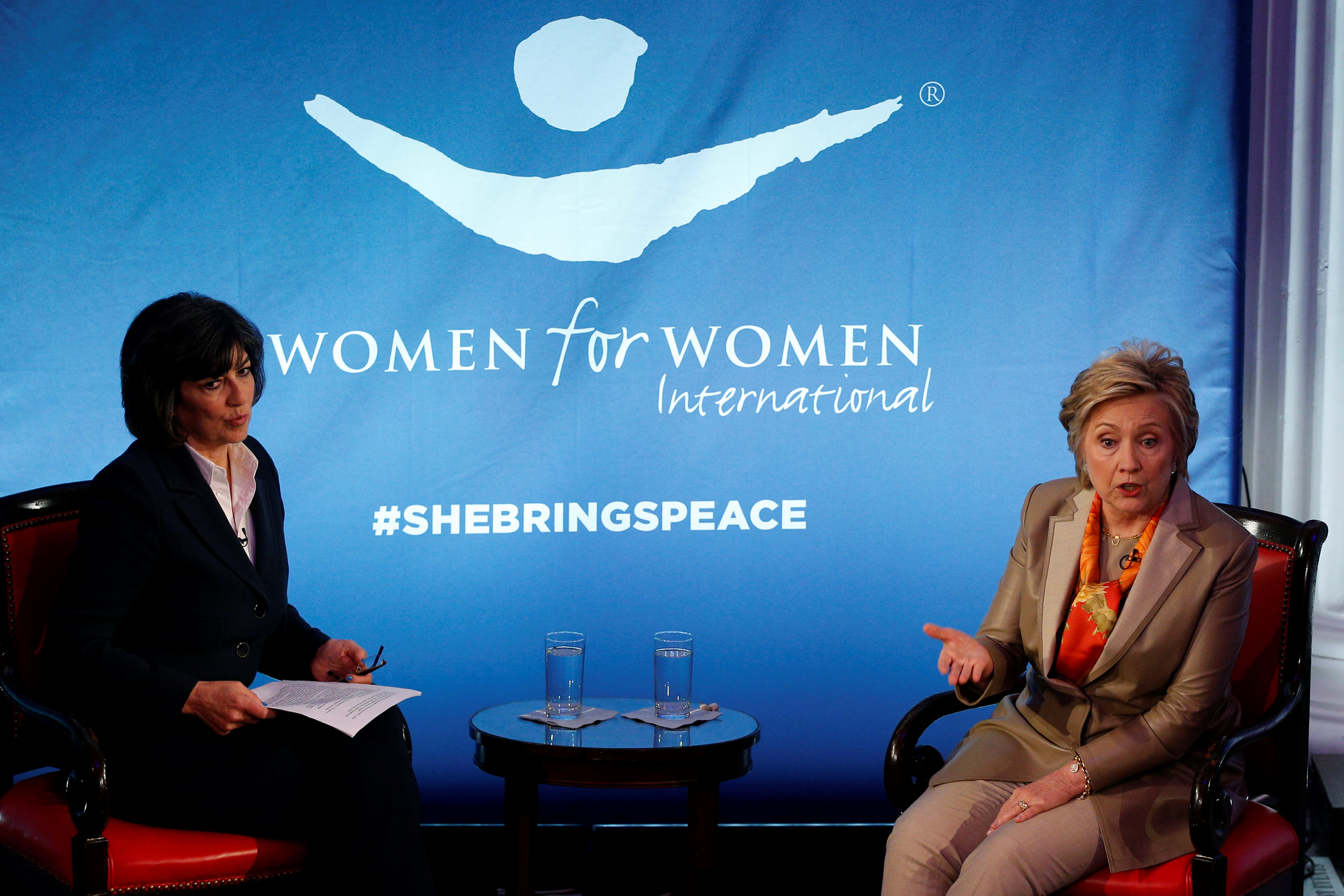 كلينتون خلال مشاركتها فى فعالية للدفاع عن حقوق المرأة