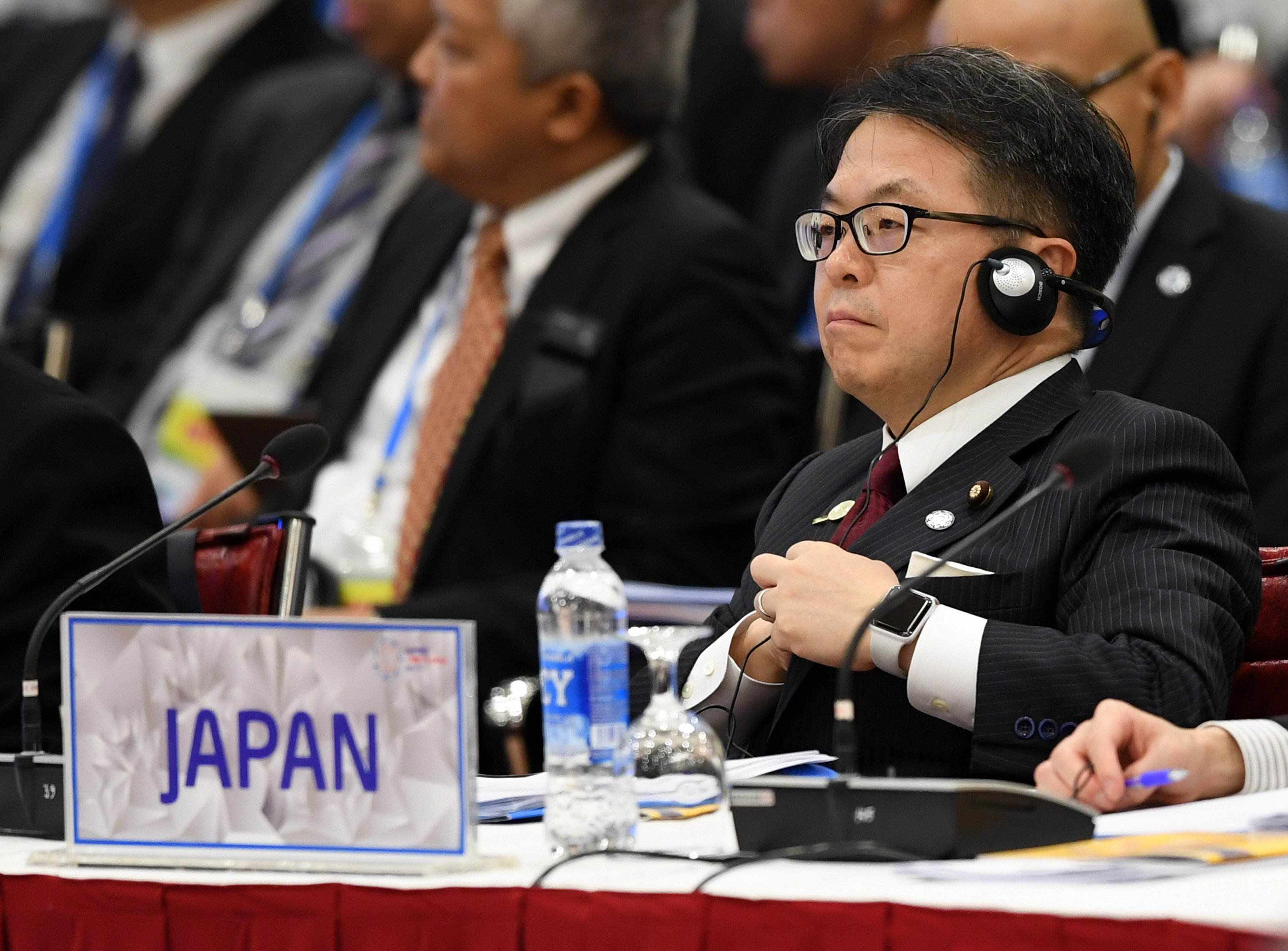 وزير التجارة اليابانى خلال اجتماع الايبك