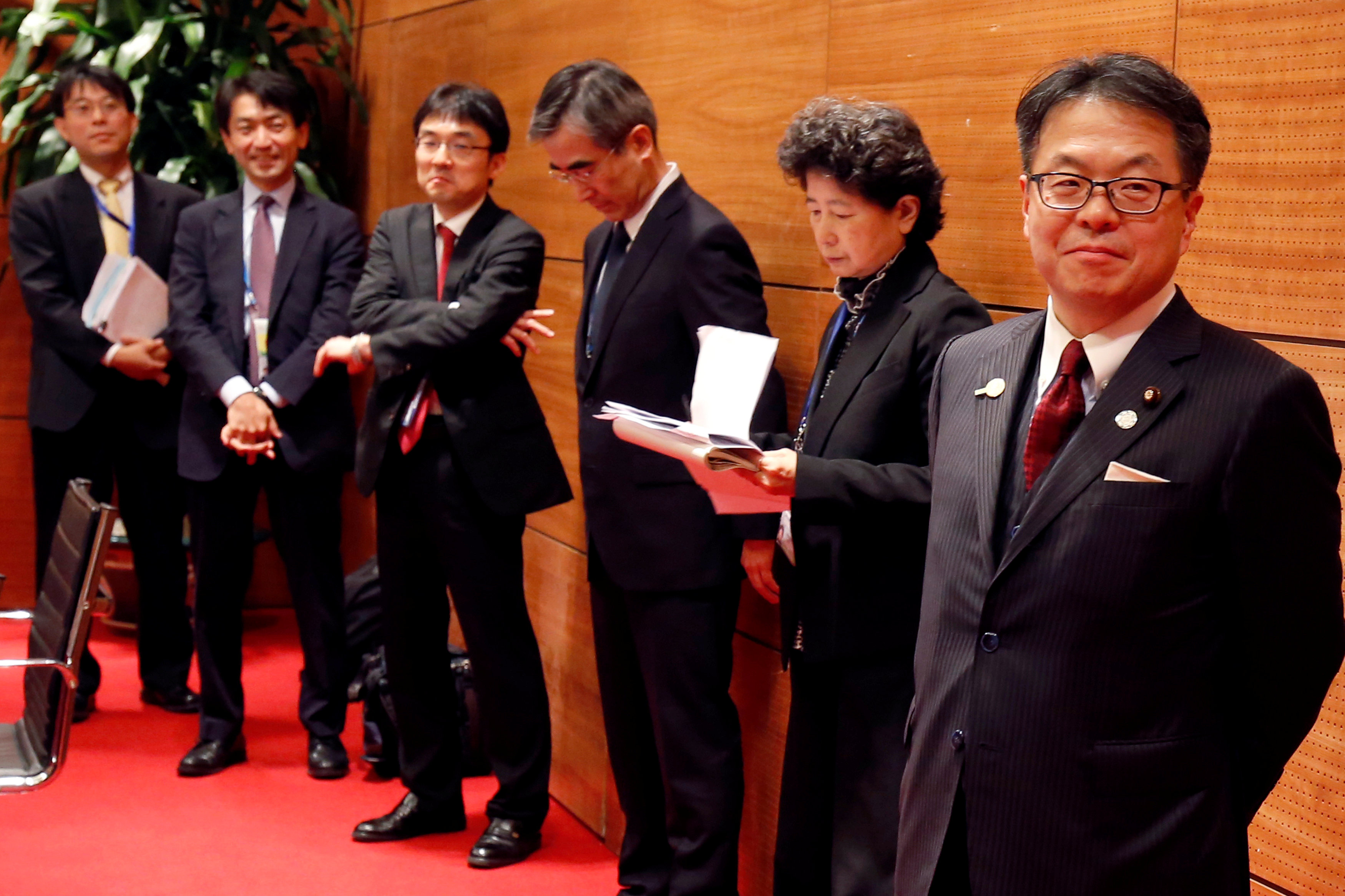وزير التجارة اليابانى ينتظر وصول ممثل التجارة الأمريكى