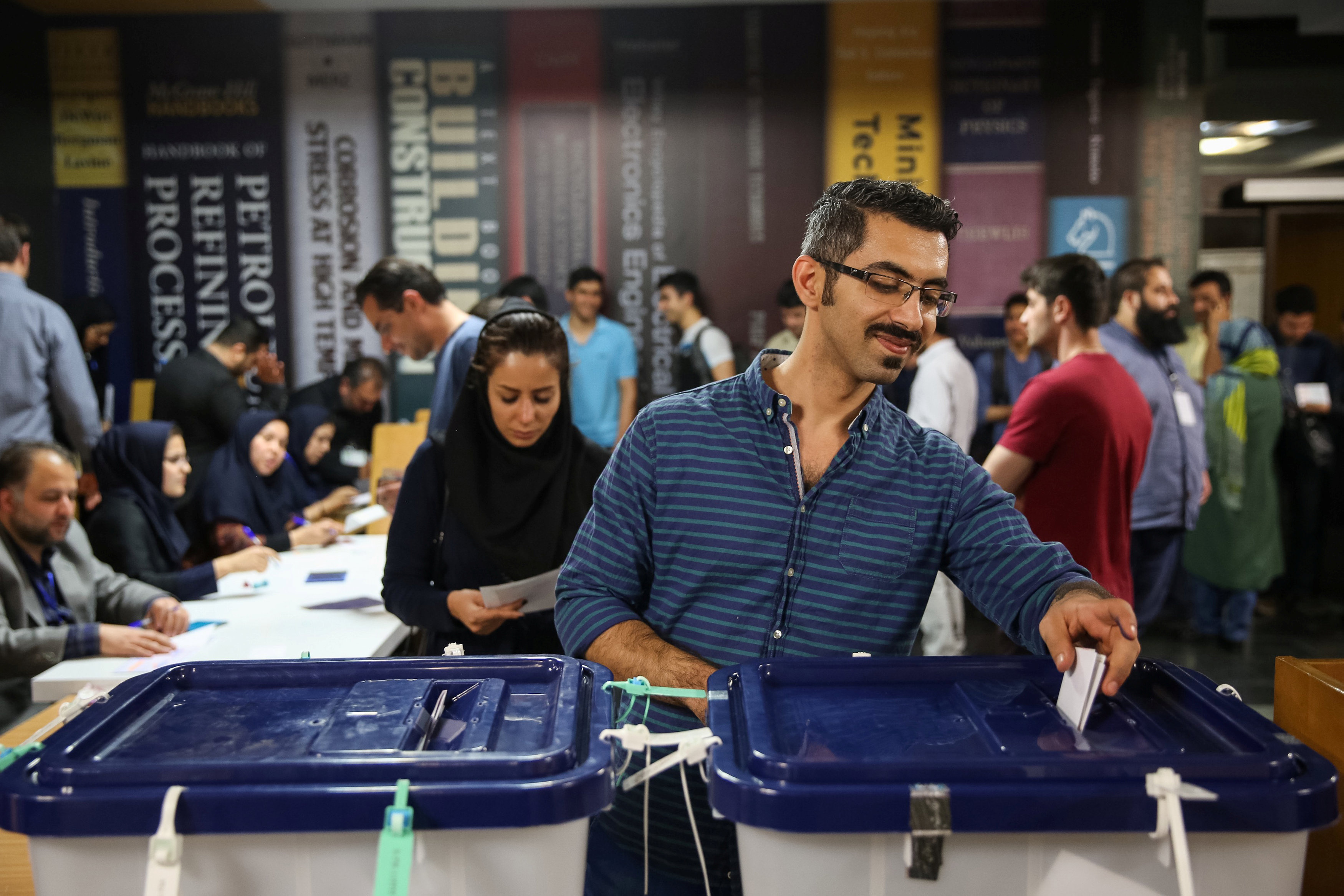 عملية التصويت فى انتخابات الرئاسة الإيرانية