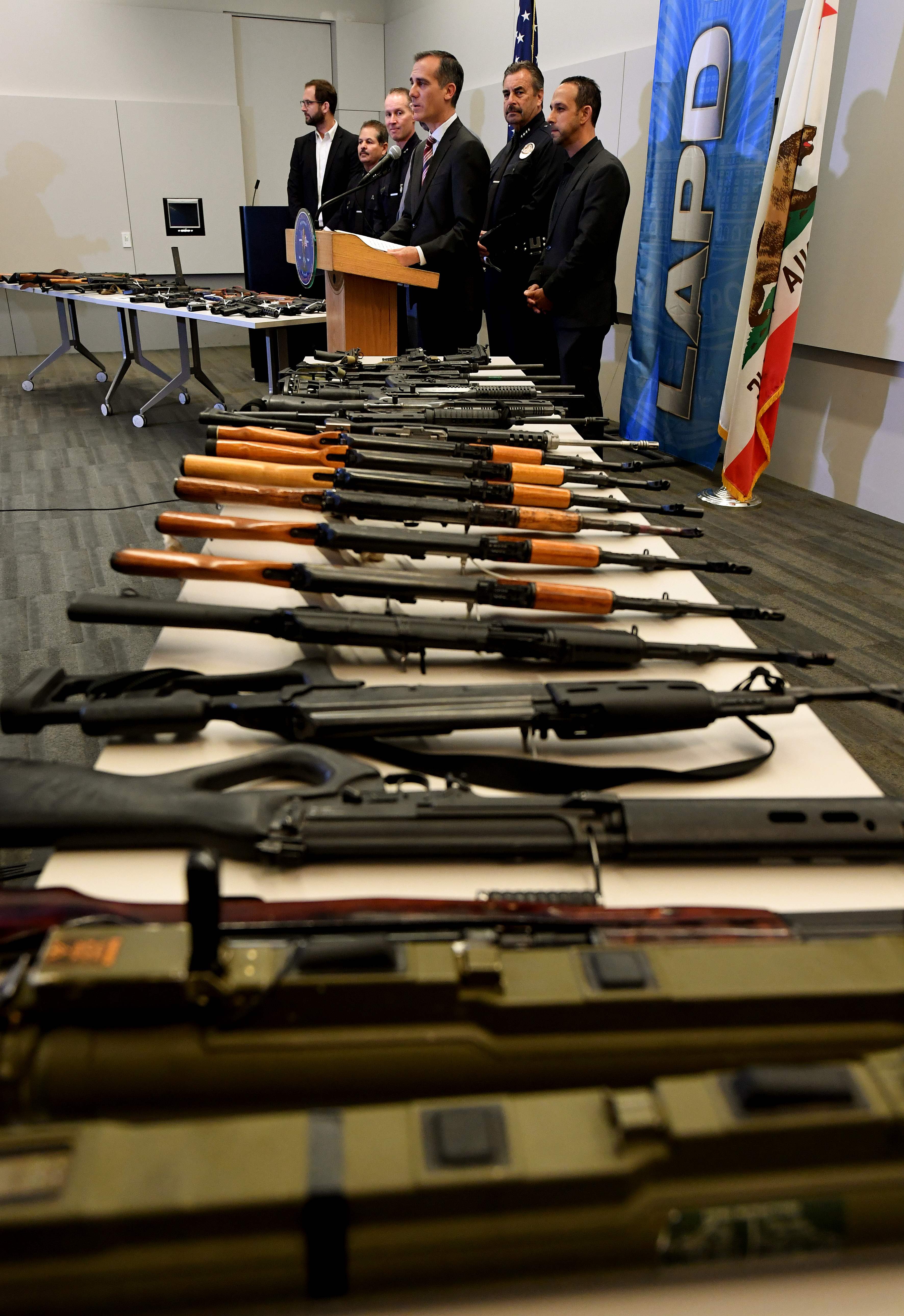 شرطة لوس أنجلوس تشترى الأسلحة من المواطنين بهدف مكافحة الجريمة