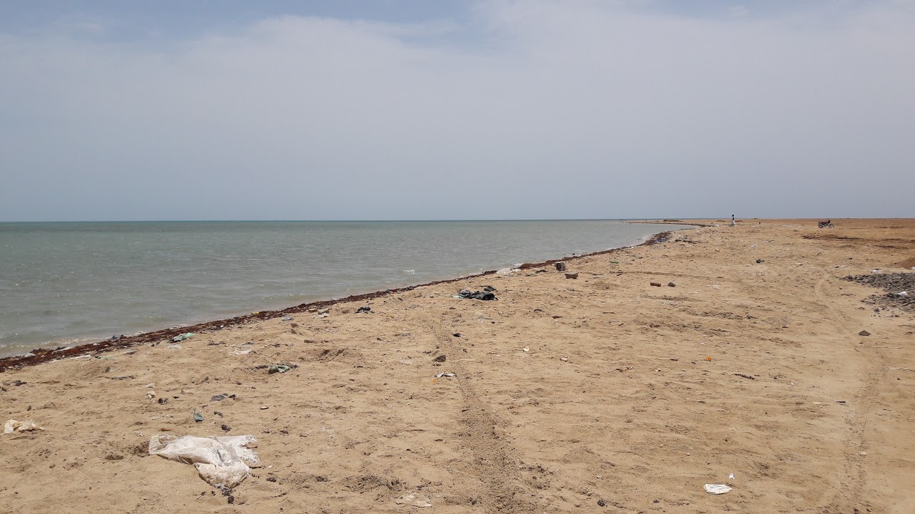 القمامة والمخلفات بشواطئ الشلاتين