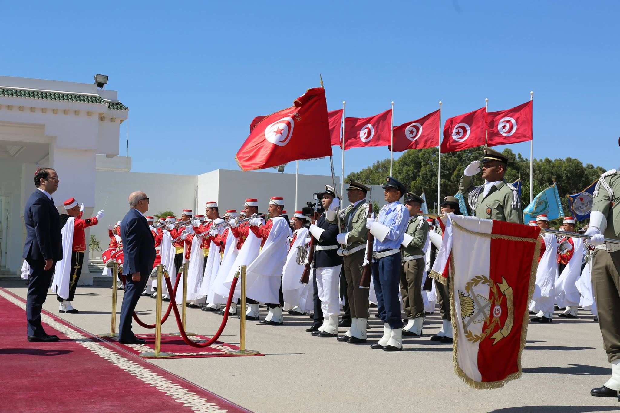 السبسى يغادر تونس للمشاركة فى القمة العربية الأمريكية