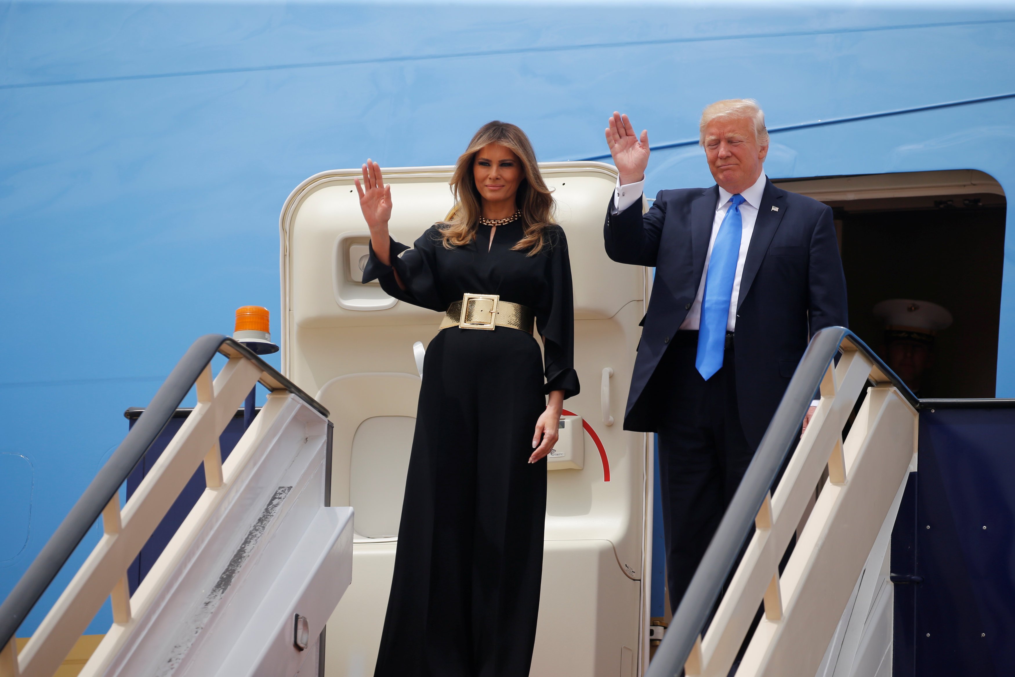 لحظة وصول الرئيس الامريكى وزوجته للسعودية