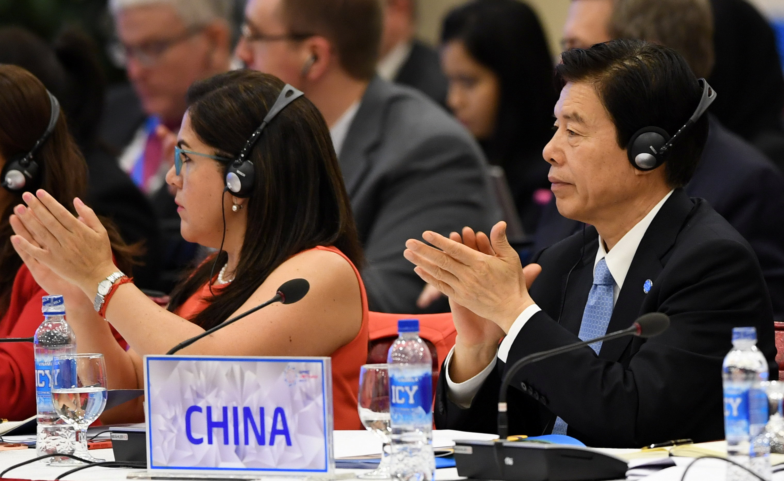 وزير التجارة الصينى خلال اجتماع الايبك
