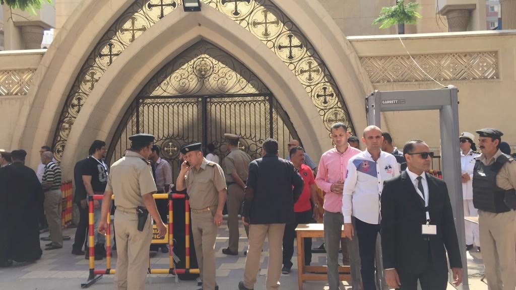 3-   تواجد أمنى مكثف أمام الكنيسة