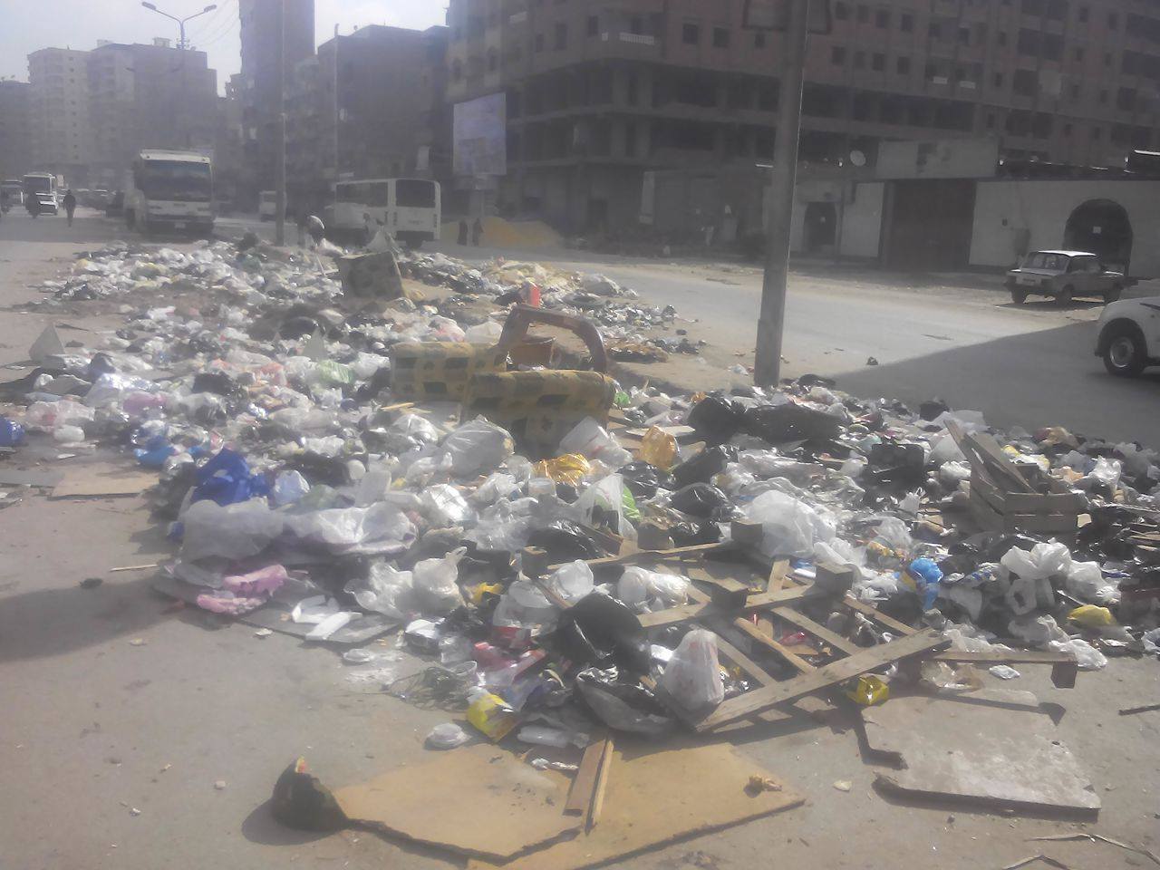 القمامة بالشارع