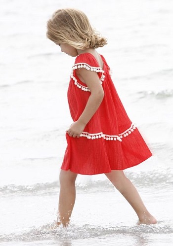 فستان شاطئ أحمر واسع