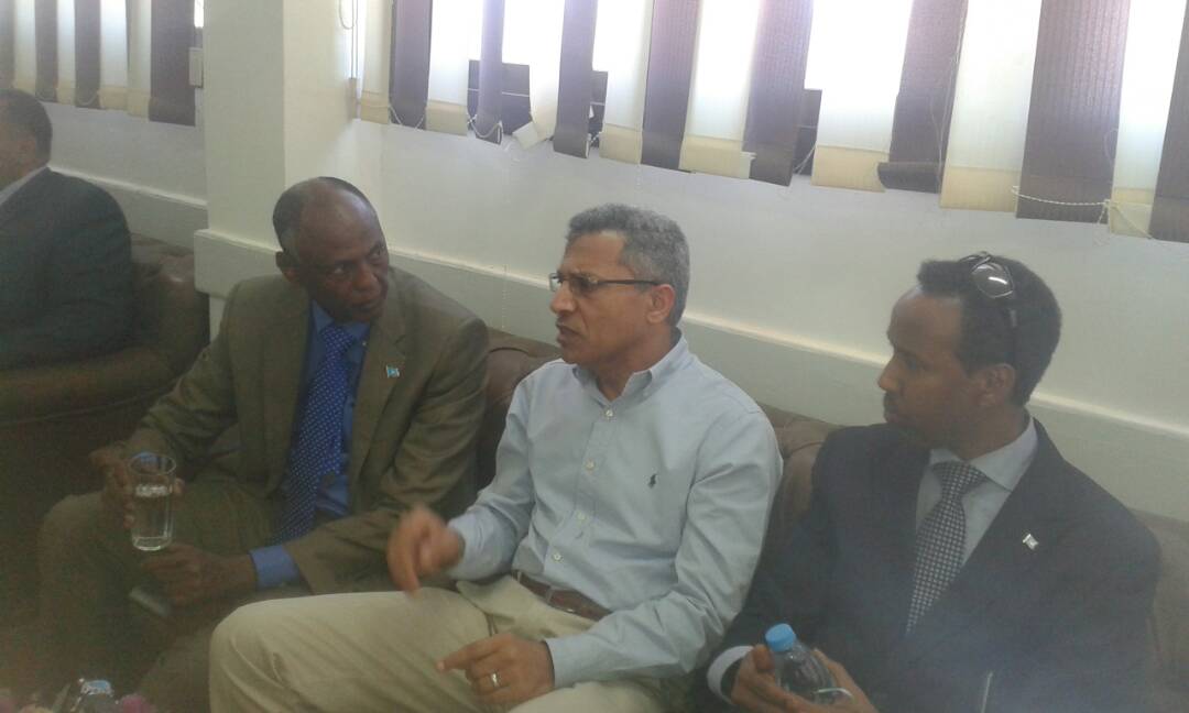الوزير الصومالى اثناء الحديث