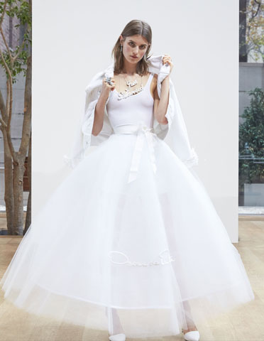 فستان زفاف دار أزياء " Oscar de la Renta " لمجموعة ربيع 2018 