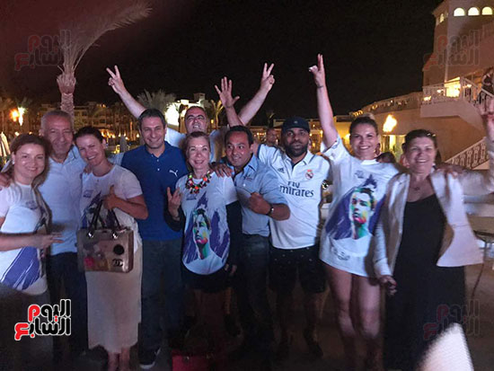 عائلة رونالدو تحتفل بفوز ريال مدريد بالدورى الأسبانى بالغردقة (10)