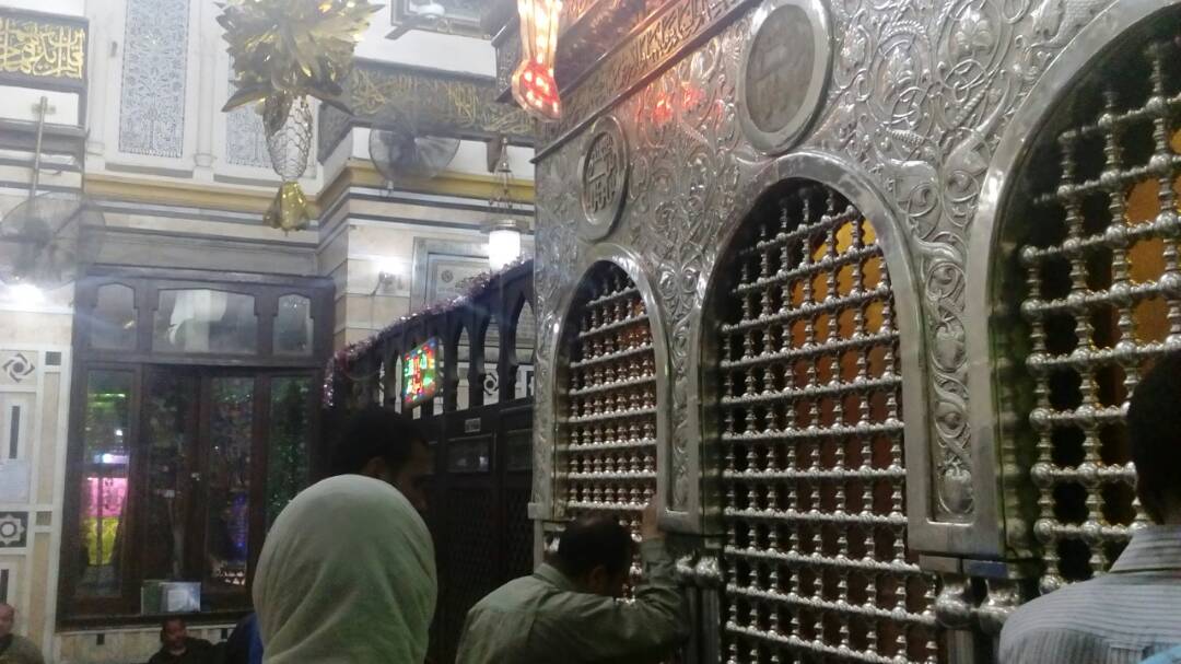 مسجد السيدة زينب يتزين لاستقبال شهر رمضان (11)