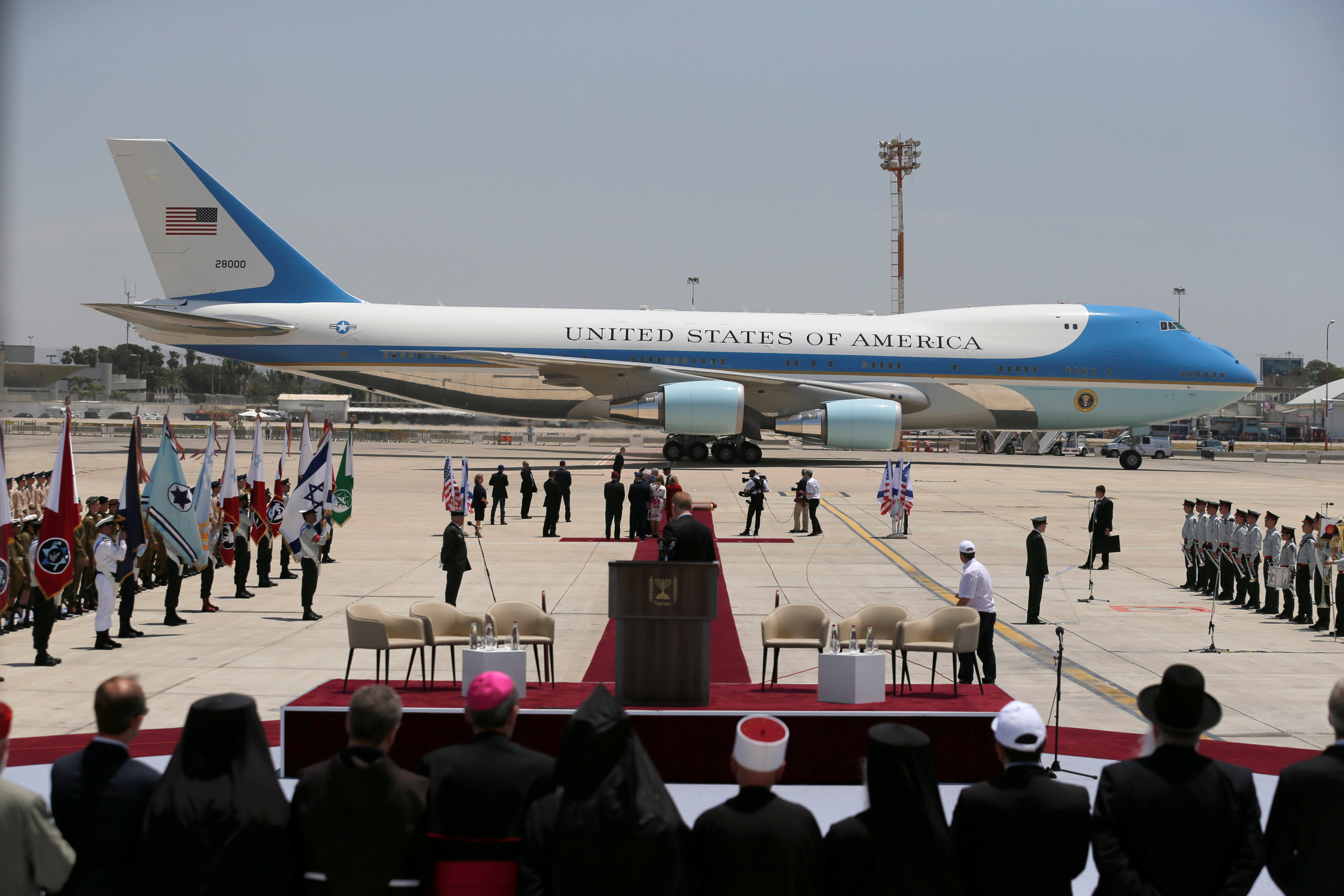 الطائرة الرئاسية الأمريكية فى أرض مطار بن جوربون بإسرائيل