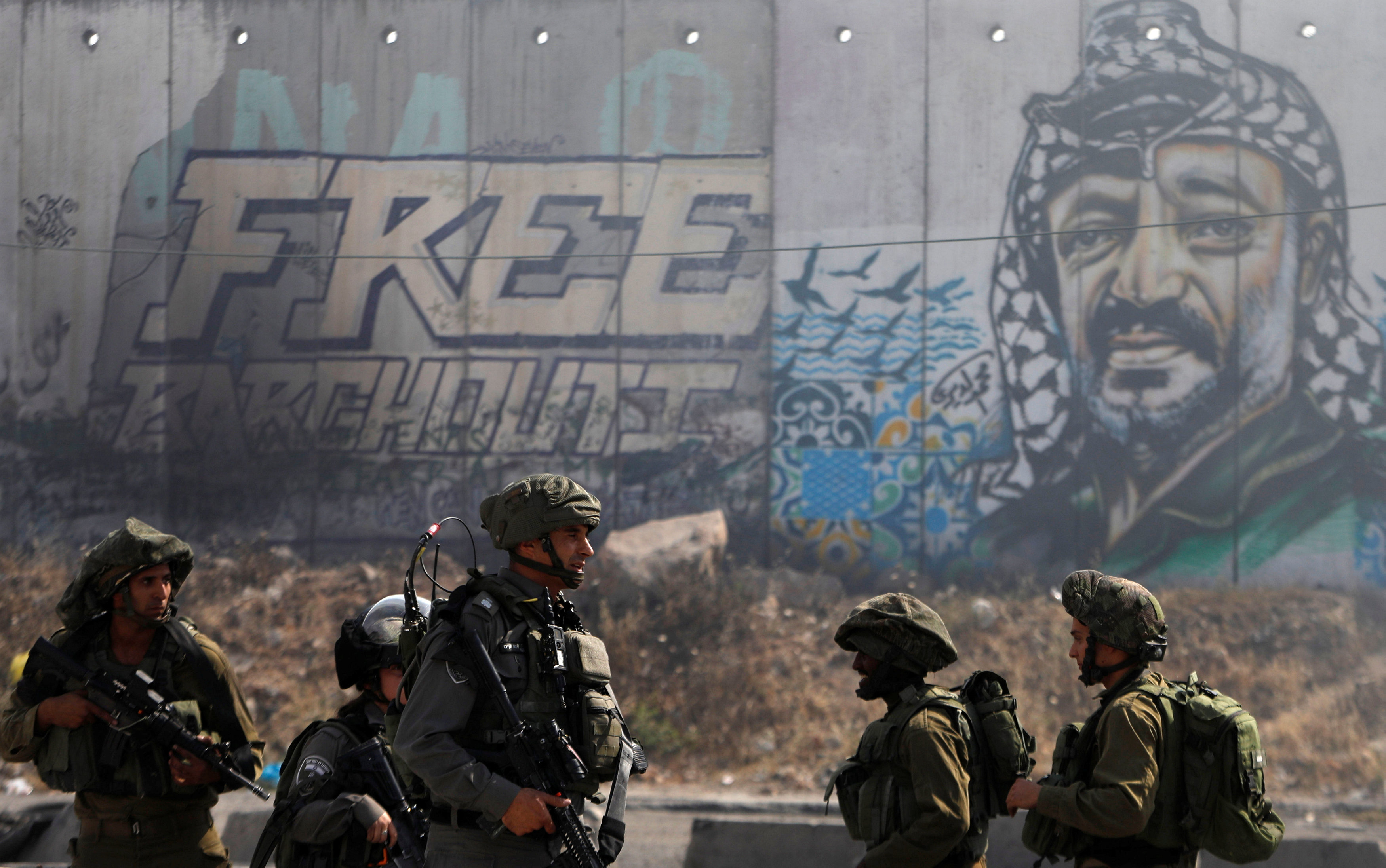 قوات الاحتلال الإسرائيلى تواجه المتظاهرين