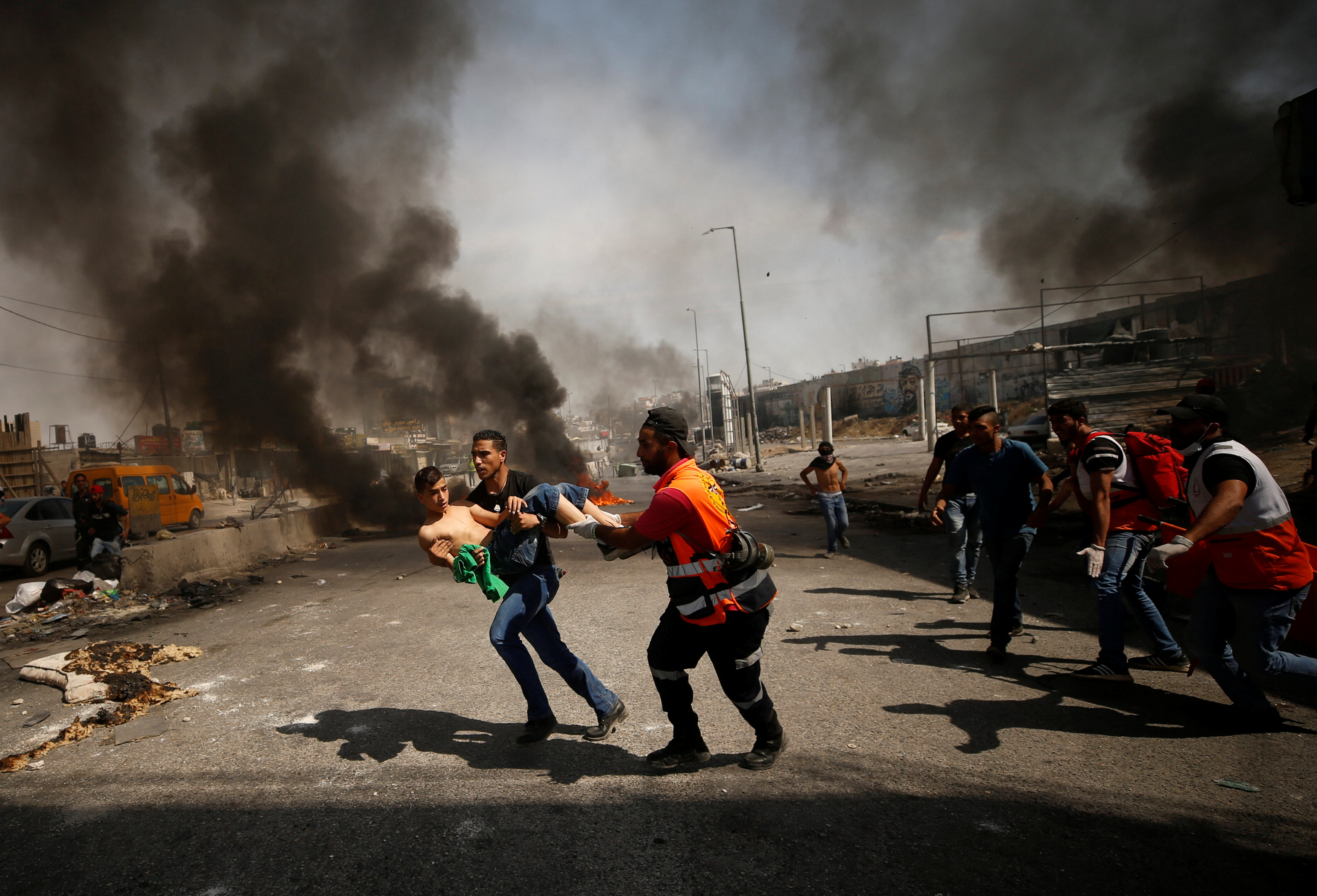 اشتباكات بين متظاهرين وقوات الاحتلال