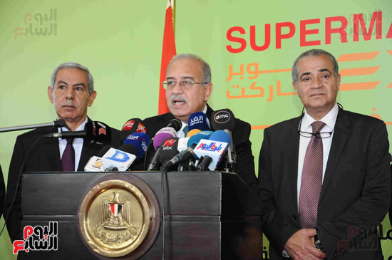 رئيس الوزراء يفتتح معرض سوبر ماركت أهلا رمضان  (7)