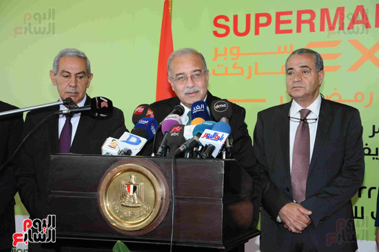 رئيس الوزراء يفتتح معرض سوبر ماركت أهلا رمضان  (5)