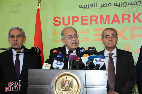 رئيس الوزراء يفتتح معرض سوبر ماركت أهلا رمضان  (8)