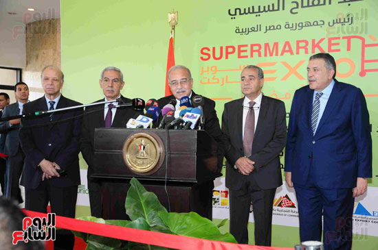 رئيس الوزراء يفتتح معرض سوبر ماركت أهلا رمضان  (4)