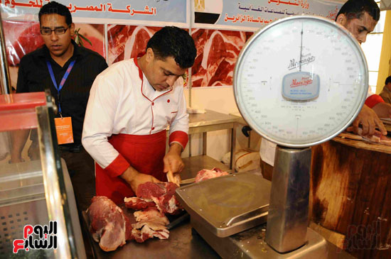 رئيس الوزراء يفتتح معرض سوبر ماركت أهلا رمضان  (30)