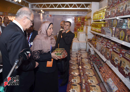 رئيس الوزراء يفتتح معرض سوبر ماركت أهلا رمضان (13)