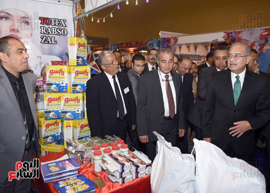 رئيس الوزراء يفتتح معرض سوبر ماركت أهلا رمضان (11)