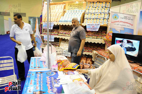 رئيس الوزراء يفتتح معرض سوبر ماركت أهلا رمضان  (23)