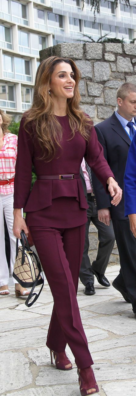الملكة رانيا ترتدى المونوكورم
