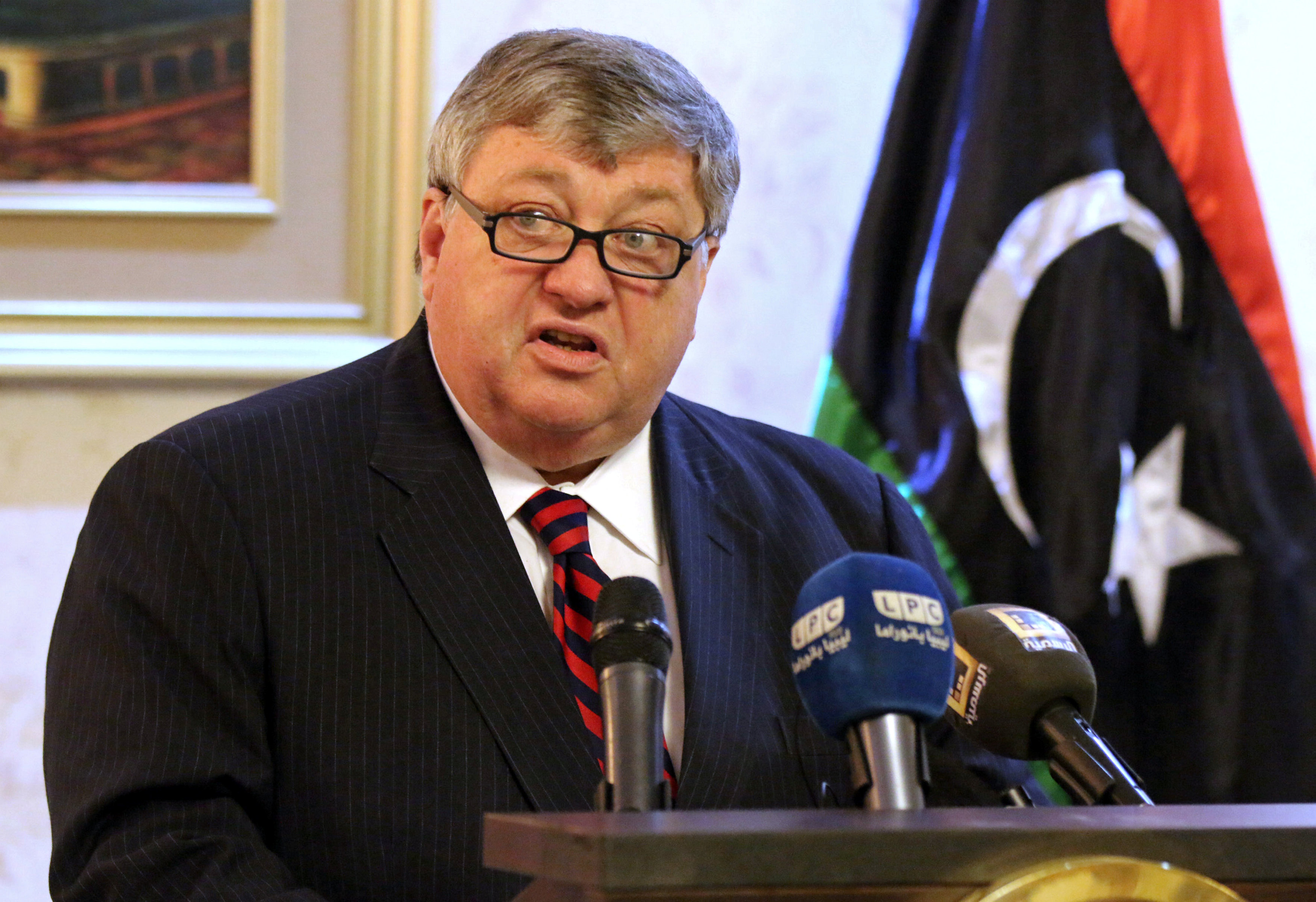 سفير الولايات المتحدة لدى ليبيا يتحدث إلى الصحفيين