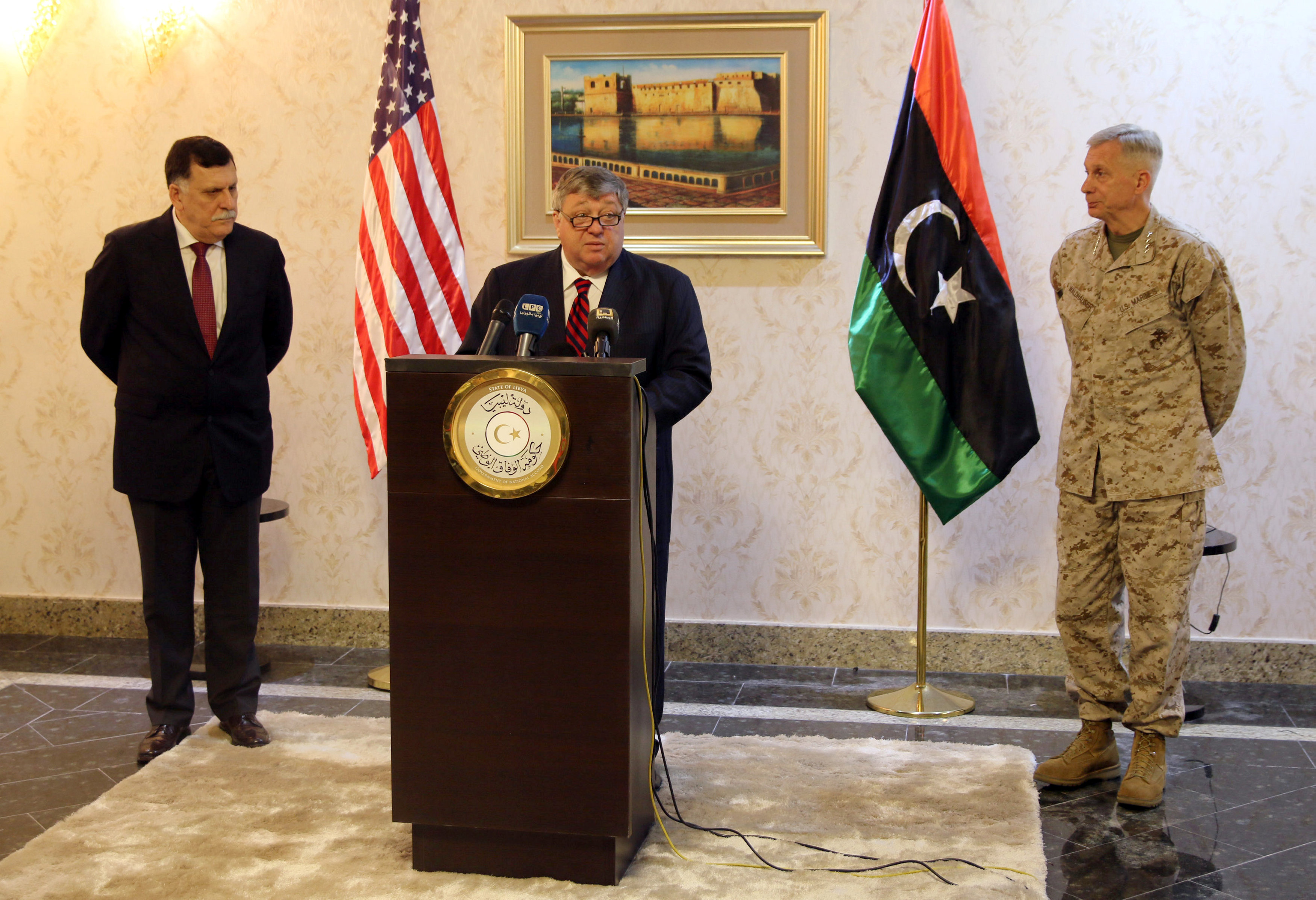 سفير الولايات المتحدة لدى ليبيا فى مؤتمر صحفى