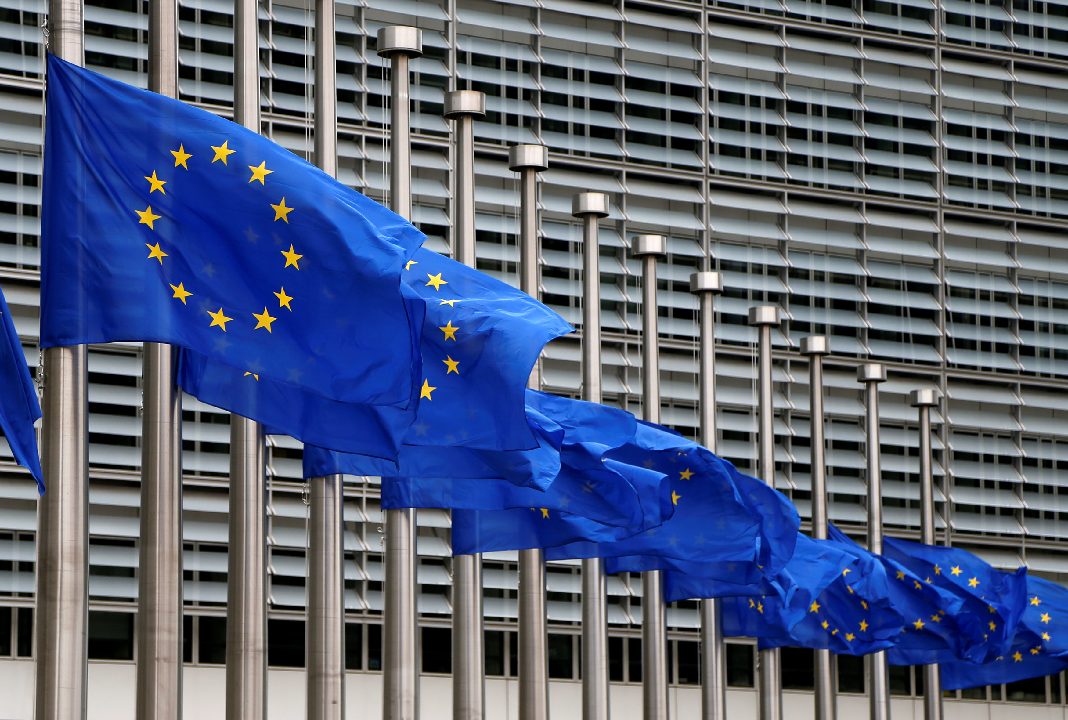 تنكيس أعلام الاتحاد الأوروبى فى بروكسل حدادا على ضحايا مانشستر