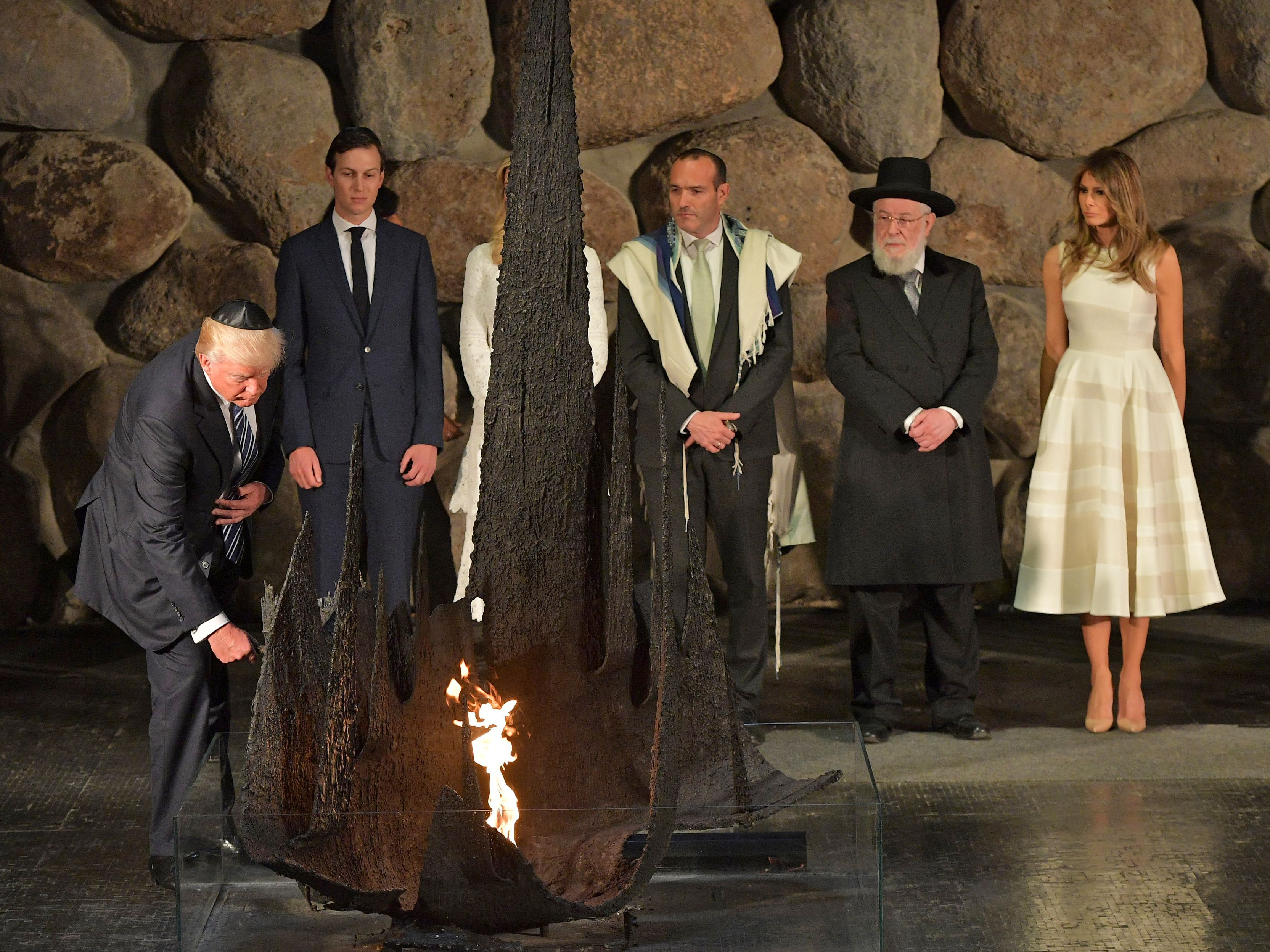 ترامب يعيد اشعال الشعلة داخل متحف ياد فاشيم