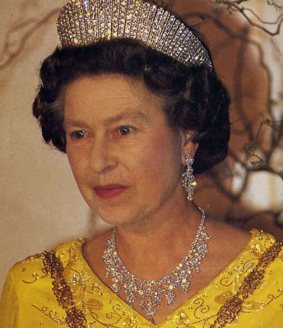 عقد الملكة إليزابيث