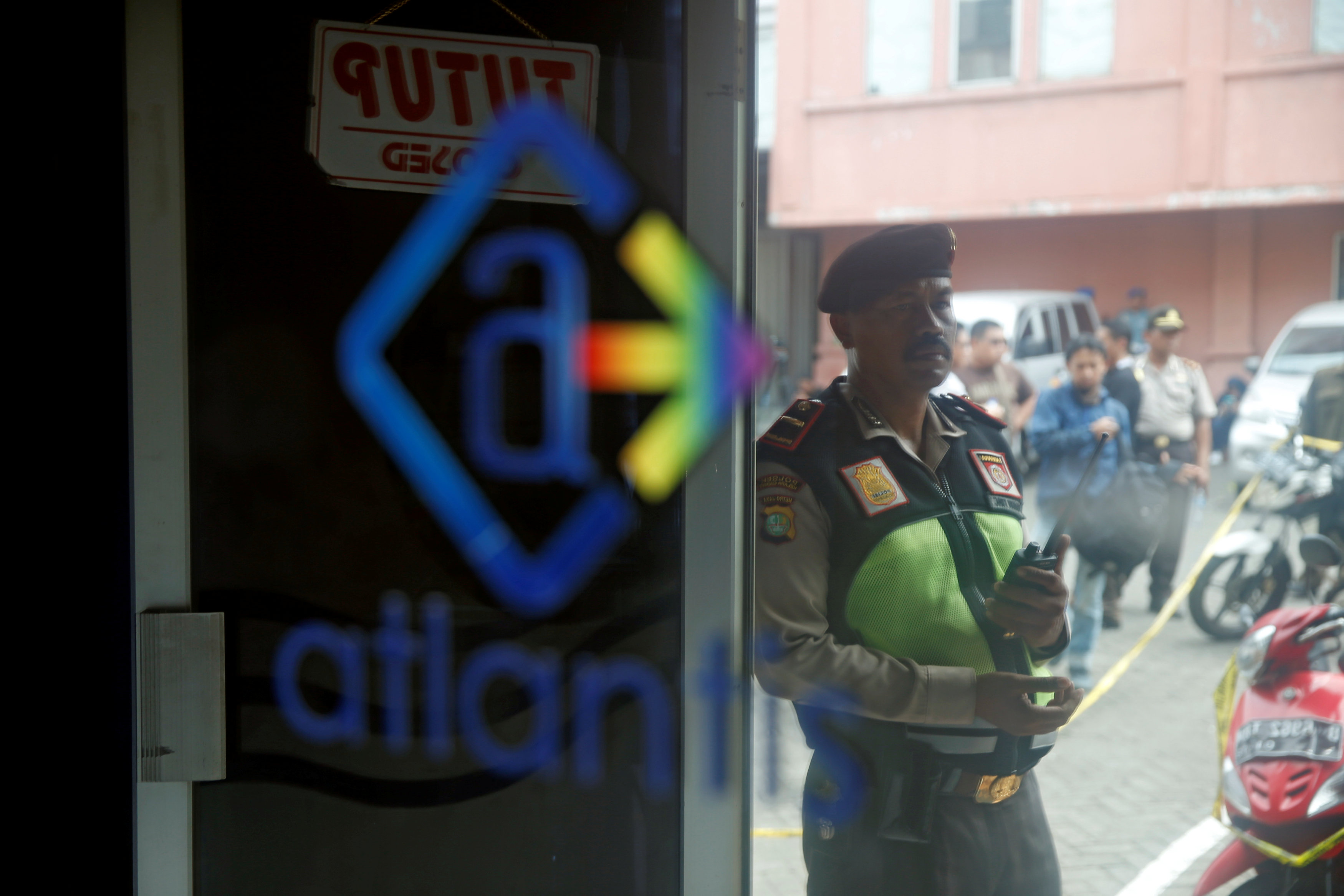 الشرطة الاندونيسية تغلق ملهى للمثليين جنسيا