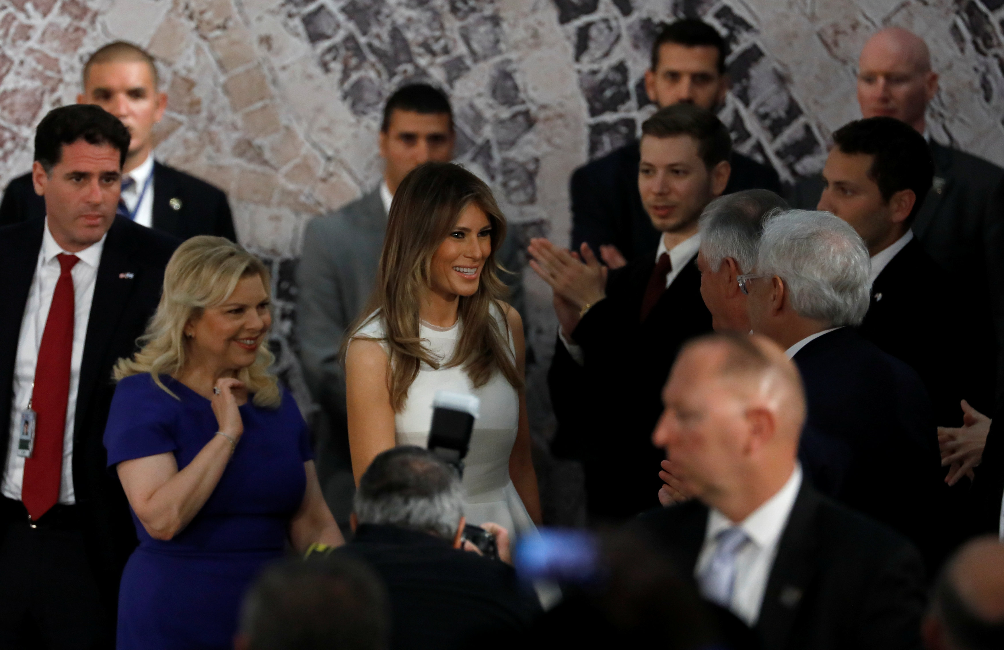 ميلانيا ترامب وسارة نتنياهو فى مقر انعقاد المؤتمر الصحفى
