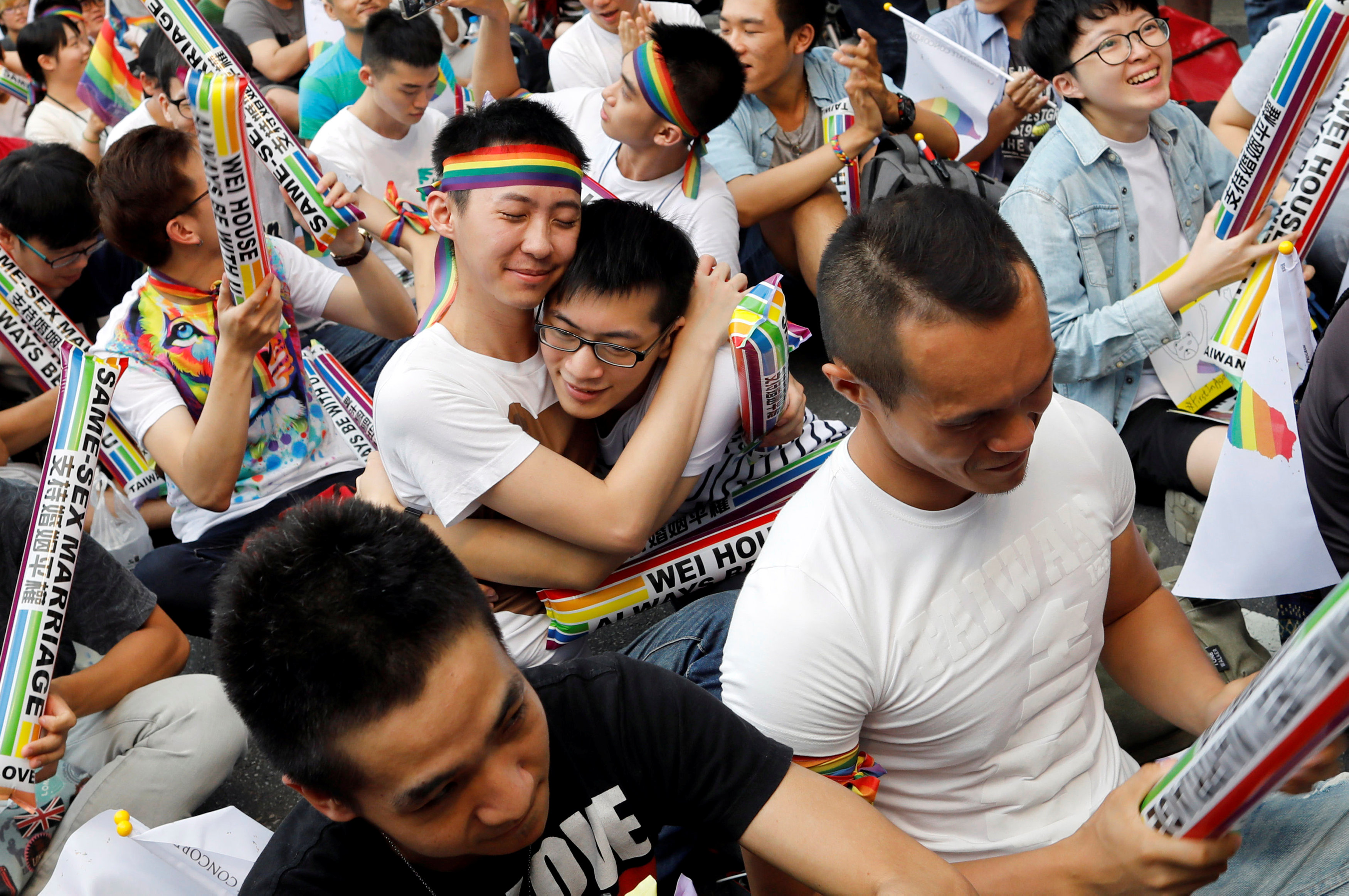 مواطنون يحتلفون بأحقية زواج المثليين فى تايوان