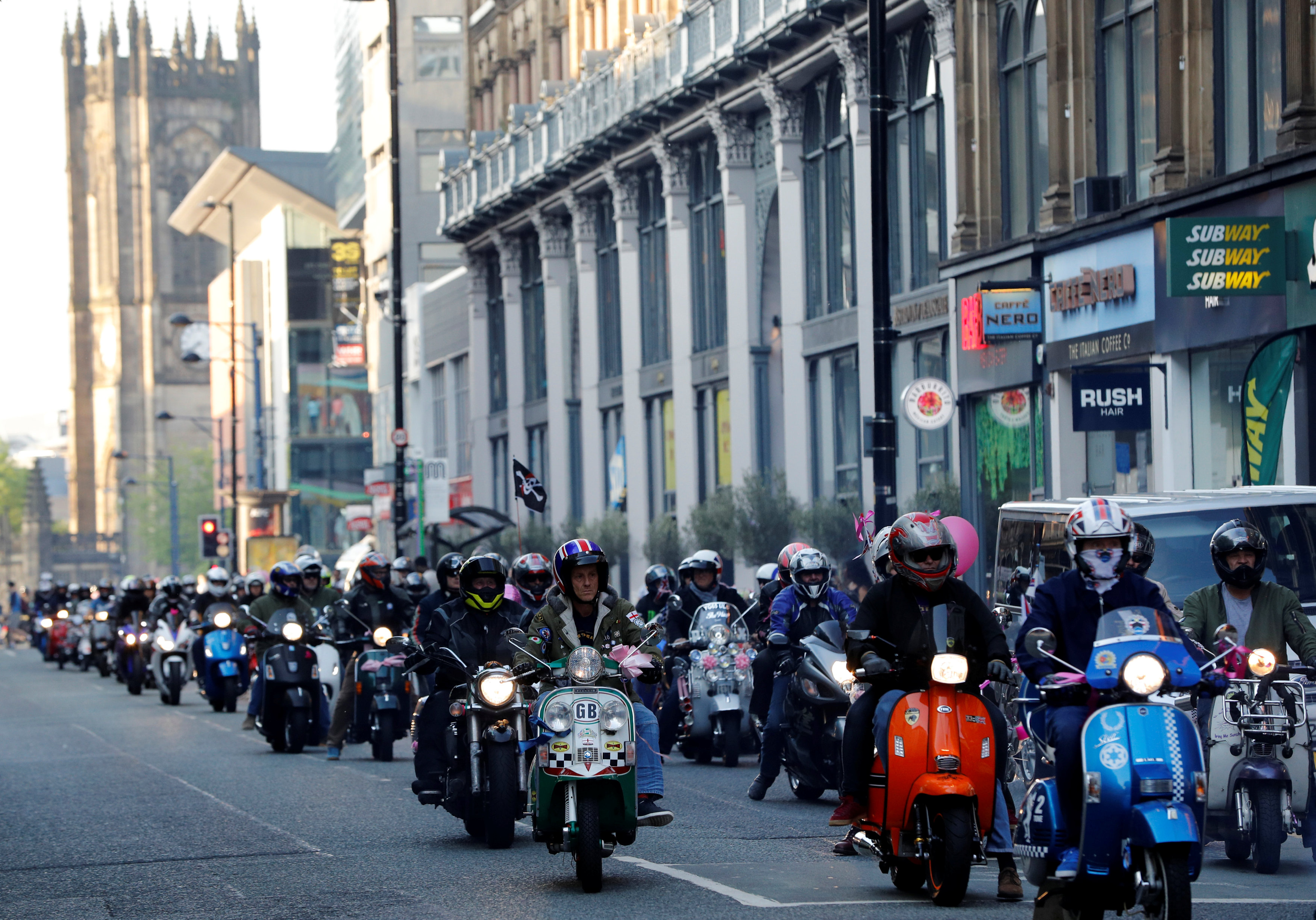 مئات الدراجات البخارية فى مسيرة لتأبين ضحايا هجوم مانشستر