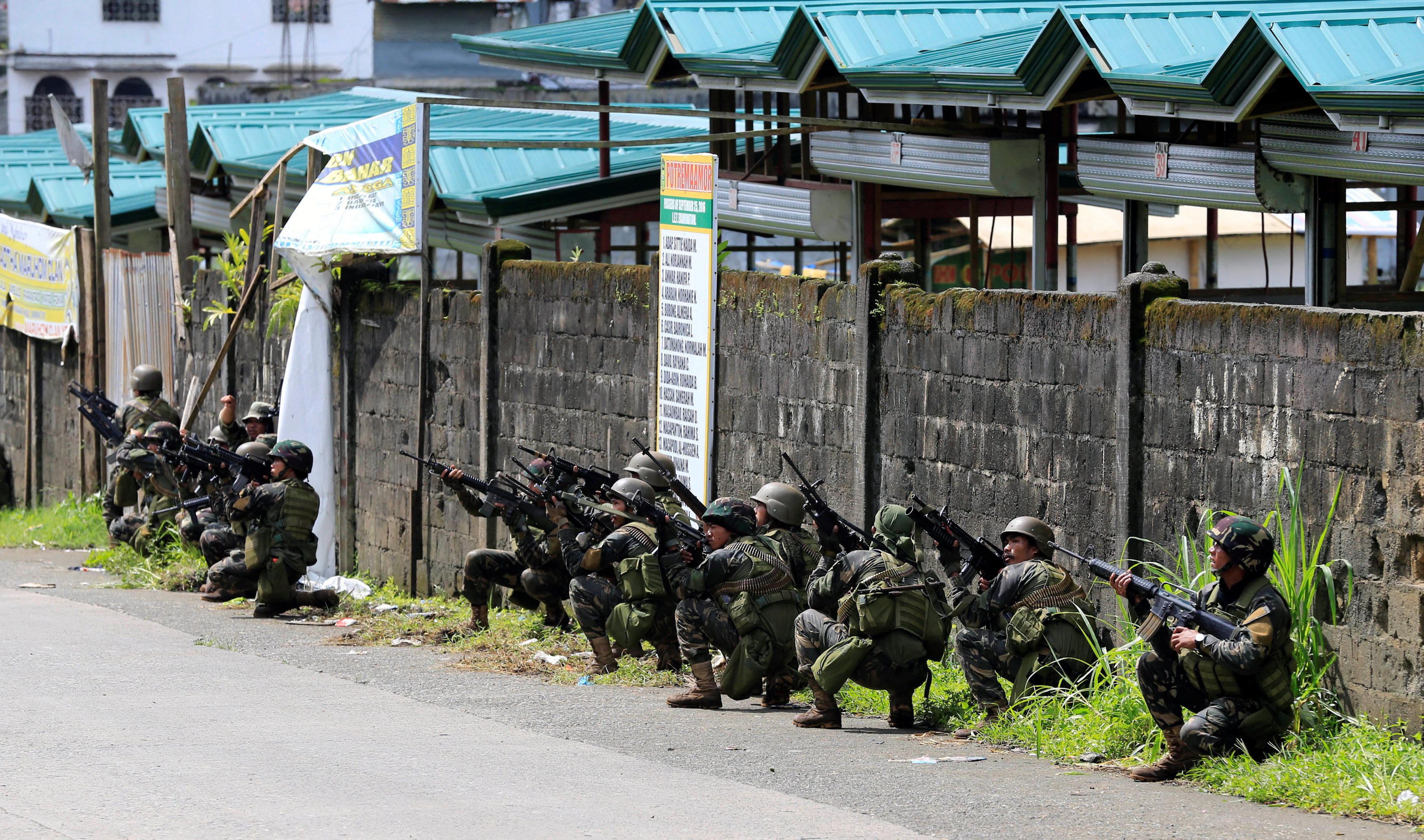 انتشار جيش الفلبين لإعادة السيطرة الأمنية على مدينة مضطربة